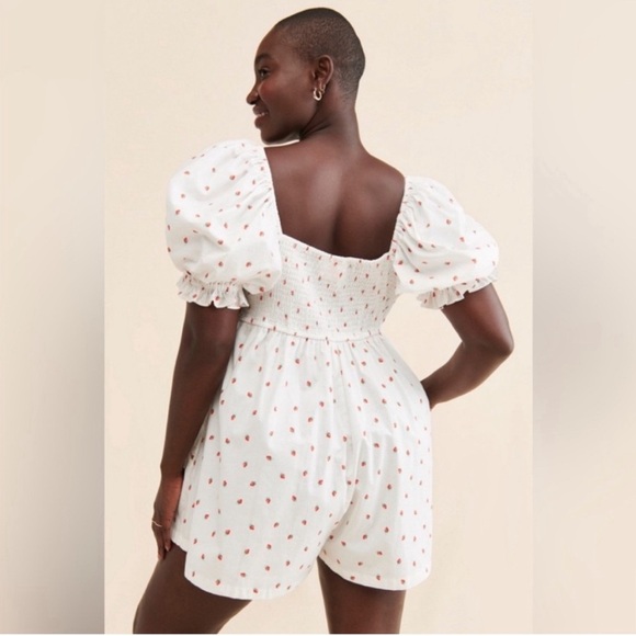 Selkie x Anthropologie Strawberry Puff Sleeve Romper Size M - Picture 3 of 8